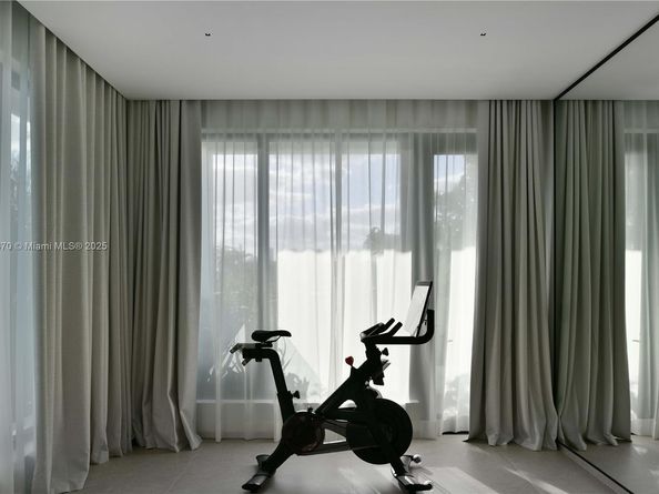 375 N Hibiscus Dr, Miami Beach FL 33139