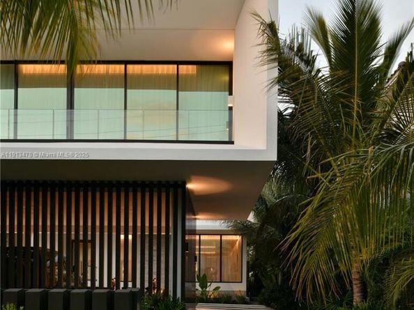 375 N Hibiscus Dr, Miami Beach FL 33139