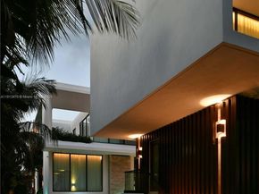 375 N Hibiscus Dr, Miami Beach FL 33139