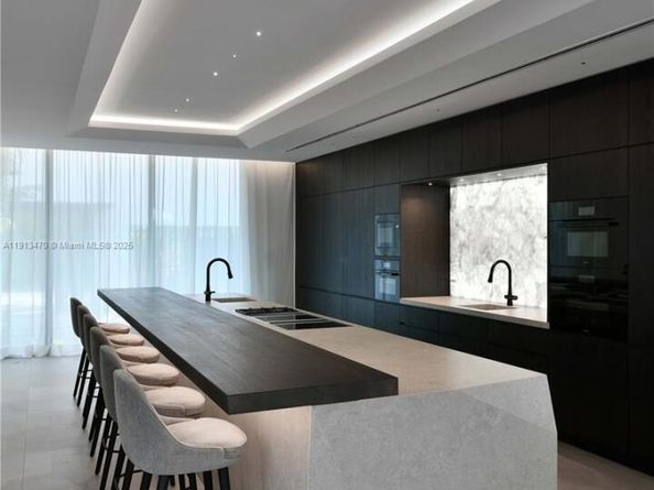 375 N Hibiscus Dr, Miami Beach FL 33139