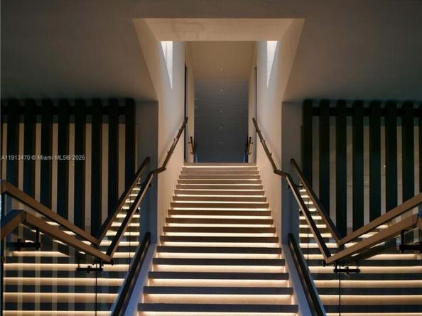 375 N Hibiscus Dr, Miami Beach FL 33139