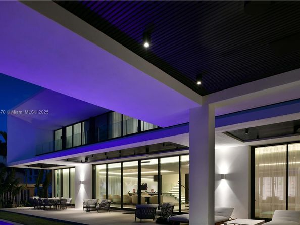 375 N Hibiscus Dr, Miami Beach FL 33139