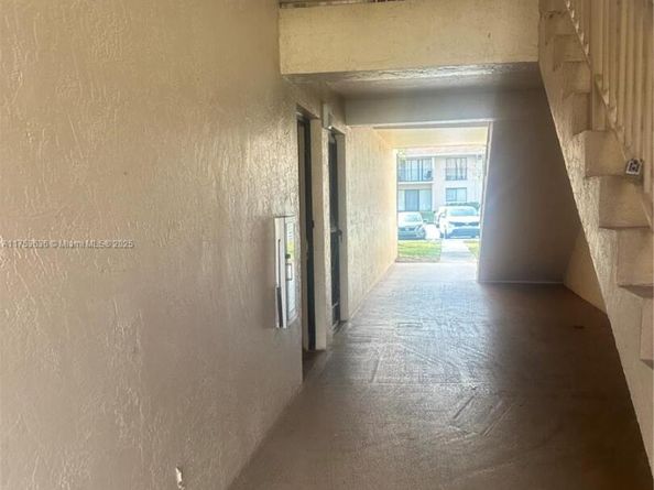 5851 Washington St 84, Hollywood FL 33121