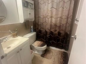 5851 Washington St 84, Hollywood FL 33121