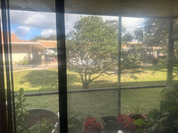5851 Washington St 84, Hollywood FL 33121