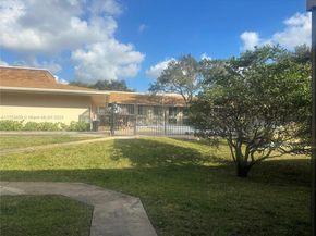 5851 Washington St 84, Hollywood FL 33121
