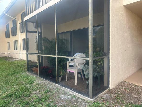 5851 Washington St 84, Hollywood FL 33121