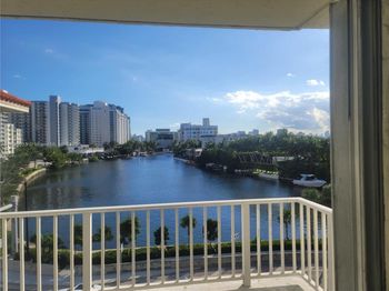 2600 Collins Ave