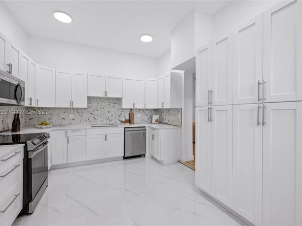 1001 NE 82nd St, Miami FL 33138