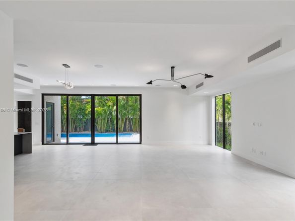 4235 NW 1st Ave, Miami FL 33127