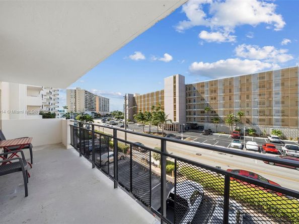 401 Golden Isles Dr 304, Hallandale Beach FL 33009
