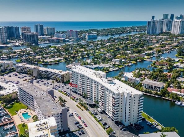 401 Golden Isles Dr 304, Hallandale Beach FL 33009