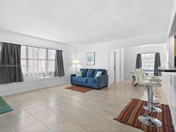 401 Golden Isles Dr 304, Hallandale Beach FL 33009