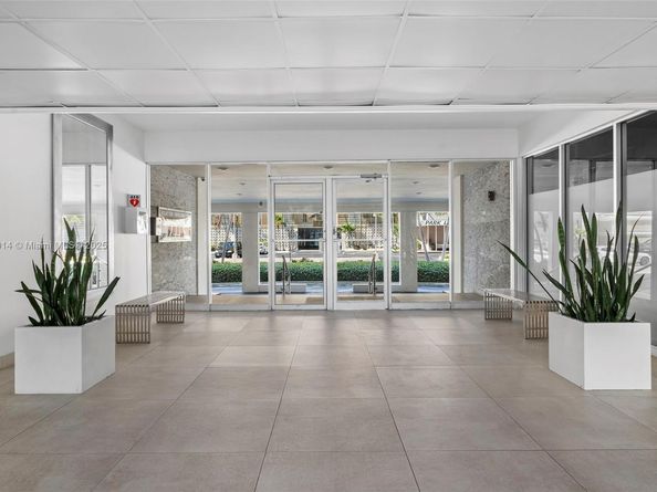 401 Golden Isles Dr 304, Hallandale Beach FL 33009