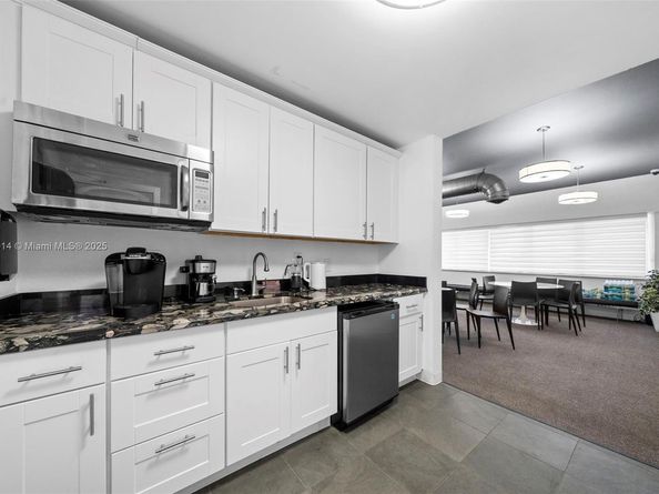 401 Golden Isles Dr 304, Hallandale Beach FL 33009