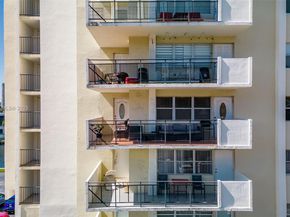 401 Golden Isles Dr 304, Hallandale Beach FL 33009