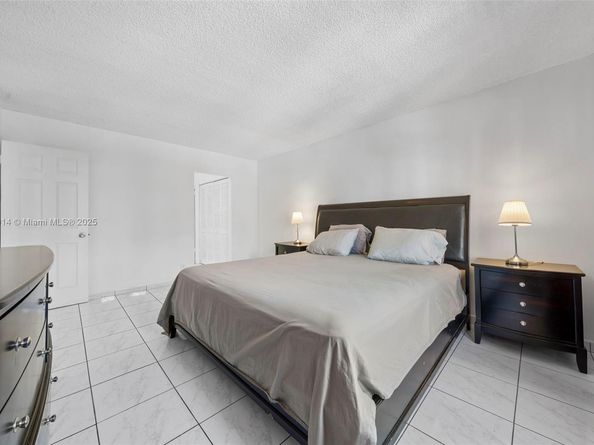 401 Golden Isles Dr 304, Hallandale Beach FL 33009