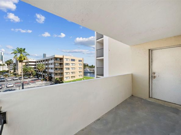 401 Golden Isles Dr 304, Hallandale Beach FL 33009