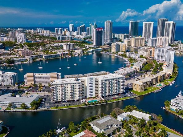 401 Golden Isles Dr 304, Hallandale Beach FL 33009
