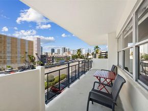 401 Golden Isles Dr 304, Hallandale Beach FL 33009