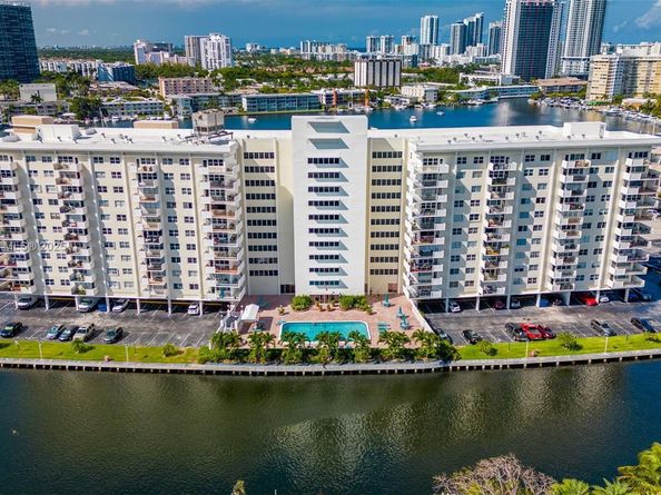 401 Golden Isles Dr 304, Hallandale Beach FL 33009