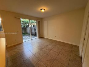 1027 NE 207th St 1027, Miami FL 33179