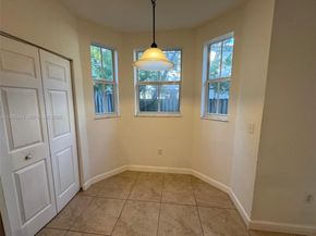 1027 NE 207th St 1027, Miami FL 33179