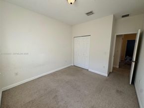 1027 NE 207th St 1027, Miami FL 33179