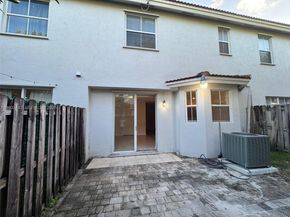 1027 NE 207th St 1027, Miami FL 33179