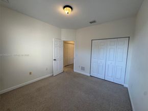 1027 NE 207th St 1027, Miami FL 33179