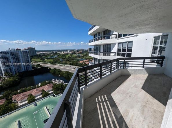 3500 Mystic Pointe Dr 2502, Aventura FL 33180