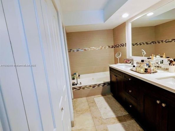 3500 Mystic Pointe Dr 2502, Aventura FL 33180