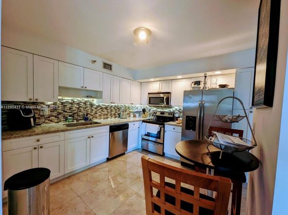 3500 Mystic Pointe Dr 2502, Aventura FL 33180