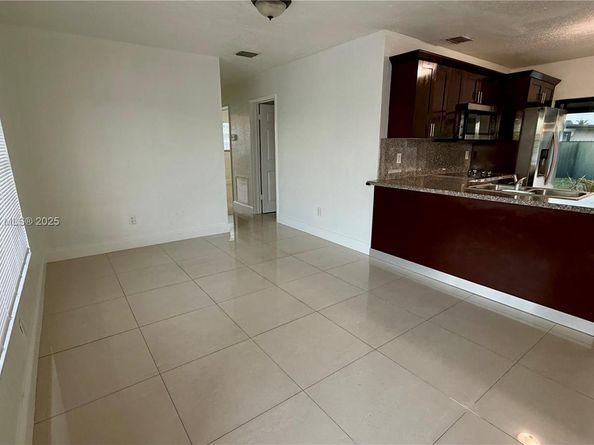 5020 NW 170th St, Miami Gardens FL 33055