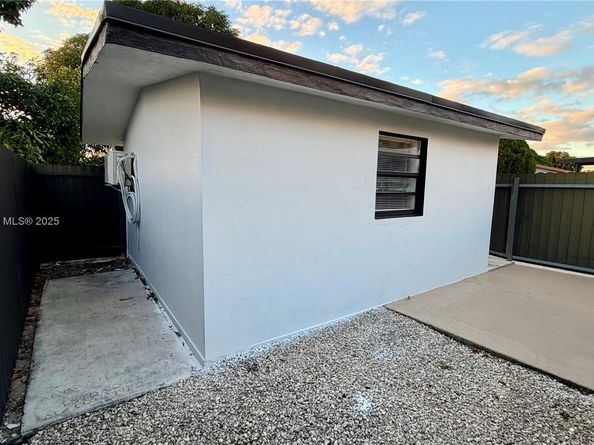 5020 NW 170th St, Miami Gardens FL 33055