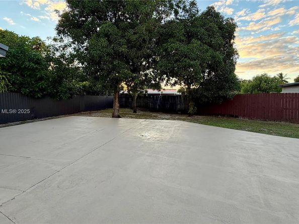 5020 NW 170th St, Miami Gardens FL 33055