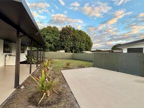 5020 NW 170th St, Miami Gardens FL 33055