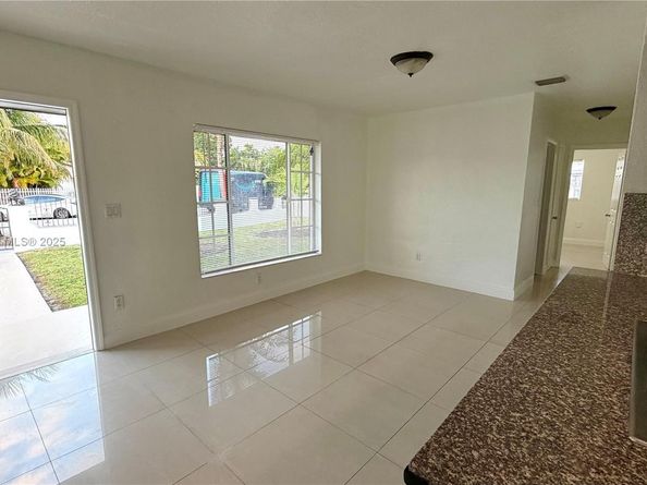 5020 NW 170th St, Miami Gardens FL 33055