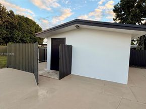 5020 NW 170th St, Miami Gardens FL 33055