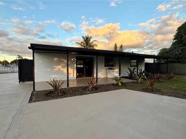 5020 NW 170th St, Miami Gardens FL 33055