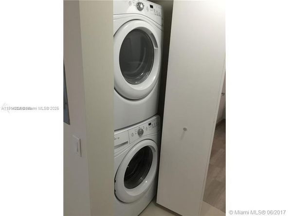 1300 Brickell Bay Dr 1807, Miami FL 33131