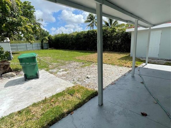 783 NW 98th St, Miami FL 33150