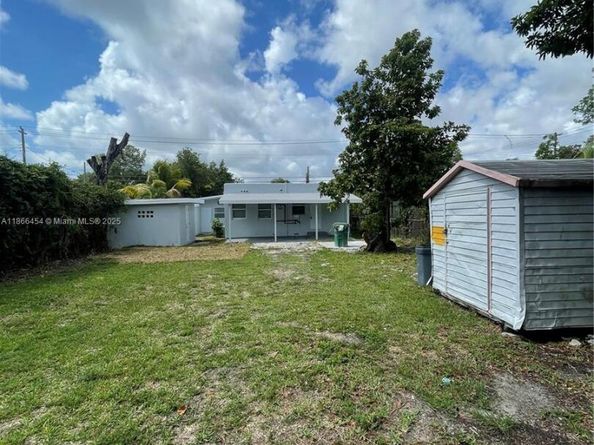 783 NW 98th St, Miami FL 33150