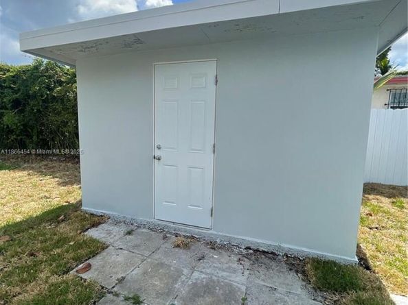 783 NW 98th St, Miami FL 33150