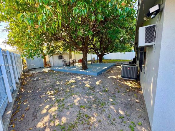 830 SE 7th Pl, Hialeah FL 33010