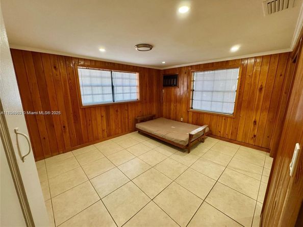 830 SE 7th Pl, Hialeah FL 33010