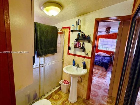 830 SE 7th Pl, Hialeah FL 33010