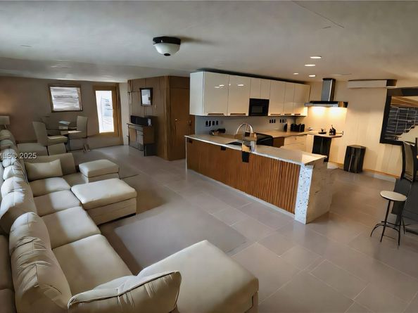 830 SE 7th Pl, Hialeah FL 33010