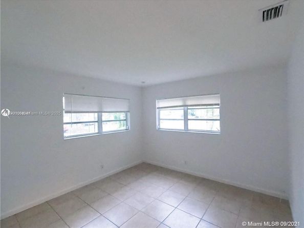 412 SW 10 St, Hallandale Beach FL 33009