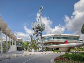 412 SW 10 St, Hallandale Beach FL 33009